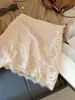 Saia de renda bordada em crochê francesa para mulheres, novo estilo de outono, cintura alta, emagrecedora, anti-exposição, linha A, saia curta justa ao quadril
