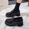 Novos sapatos de trabalho estilo britânico, bico redondo, sola macia, mocassins, com elevação, plataforma outono 2026, sola grossa, cadarço, sapatos de couro para mulheres