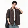 Camisa Retrô 2026 Masculina Verão Estilo Hong Kong Estudante Solta Design de Nicho Sentido Divertido Nova Roupa Masculina Top Peça de Exterior