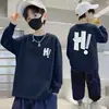 Camiseta de Manga Larga 100% Algodón para Niños Otoño Ropa Suelta Redonda Cuello Mediano y Grande Camiseta Base para Niños Ropa Casual para Niños