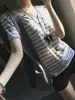 Camiseta de Manga Corta con Capucha a Rayas para Mujer 2026 Nuevo Estilo de Verano Talla Grande Adelgazante Diseño que Cubre el Vientre Hombro Normal Top Corto