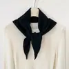 Lenço Triângulo Cor Sólida Estilo Ins Coreano e Japonês, Xale para Ar Condicionado, Lenço de Cabeça Tricot Minimalista, Pequeno Lenço Multifuncional