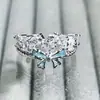 Anel Aberto de Zircônia Cravejado com Pedras Preciosas e Laço Exquisito de Luxo Leve, Anel Empilhável Personalizado de Borboleta de Alto Padrão de Nicho