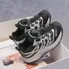Tênis Dad Shoes Infantil 2026 Outono Novo Modelo Tênis com Fecho Giratório de Malha para Meninos Sapatos Casuais para Meninas Versátil e na Moda