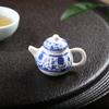 Tetera Mini Azul y de Flores Puede Levantar y Jugar Bolsillo Punta del Dedo Maceta Mascota de Té Pequeña Olla con Asa Xi Shi Adornos de Juego de Té Kung Fu