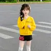 Sudadera casual bordada de otoño para niñas, corte holgado, nuevo estilo 2026, atuendo coreano de otoño moderno y elegante para niñas mayores