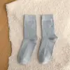 Calcetines de Color Sólido con Oso de Dibujos Animados hasta la Mitad de la Pantorrilla para Mujer, Calcetines Otoñales Sin Costuras, Calcetines Versátiles Holgados, Calcetines Verticales Rayados para Mujer de Universidad