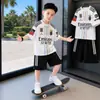 Traje de Motocicleta de Manga Corta para Niños Atuendo de Verano 2026 Estilo Nuevo para Niños Mayores, Conjunto de Dos Piezas Delgado de Verano Deportivo Casual Elegante