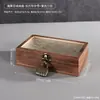 Caja de almacenamiento de joyería de madera maciza engrosada con diseño de compartimentos de lujo ligero para organizar aretes, collares y anillos