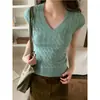 El nuevo top de punto ajustado con cuello en V y manga corta estilo chica picante coreana de este verano es un top corto que adelgaza.