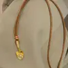 Nuevo Collar de Cuerda Trenzada Marrón "Pala Dorada" Estilo Chino, Estilo Étnico, Cadena Larga Personalizada Única y Deslumbrante para Suéter