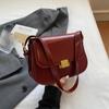 Bolsa quadrada pequena popular deste ano feminina 2024 nova moda cor sólida textura ombro axila bolsa mensageiro casual tendência