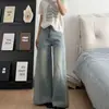 Jeans azules claros de pierna ancha para mujer, nuevo estilo de otoño, con un diseño de pierna ancha que crea un efecto adelgazante, un ajuste relajado y fluido, y un estilo versátil de largo hasta el suelo.