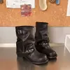 Botas Femininas Curtas com Salto Bloco, Moda Europeia e Americana, Salto Grosso, Design Pregueado, Novo Estilo 2026, Fivela de Cinto, Rebites, Ajuste Justo, Botas Curtas da Moda