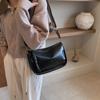 Bolsa de Grande Capacidade Feminina Outono e Inverno Versátil 2023 Nova Retrô Alça Larga Ombro Único Transversal Feminina Textura Bolsa Almofada
