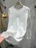Camiseta de punto grueso cálido de color blanco con cuello redondo y detalles de encaje para mujer, nuevo estilo otoño e invierno 2026, corte holgado, adecuada para usar en capas