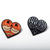 Estilo punk europeo y americano Halloween cabeza de calabaza con forma de corazón broche de personalidad de metal vendaje Araña Murciélago insignia regalo
