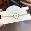 Pulsera Geométric Ovalada de Imitación de Concha con Corazón de Circonia Europea y Americana Chapada en Oro Real de 18K Joyería de Mano Elegante de Nicho de Gama Alta para Mujeres