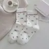 Calcetines rosas lindos para mujer, calcetines de media pantorrilla, estilo juvenil, sin costuras, algodón, corazón de dibujos animados, personalidad de video, calcetines largos para primavera y otoño