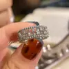 Nuevo Anillo Cepillado Estilo Chino con Diseño Vintage de Diamante Completo, Elegante y Lujoso Anillo de Bambú con Borde de Encaje de Perlas para Mujer en Estilo Retro