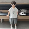 Conjunto de Verão Estilo Coreano para Meninos 2026 Novo Tendência Conjunto Casual de Duas Peças com Manga Curta Roupas da Moda para Bebês Meninos
