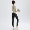 Novo Top de Yoga Costas Nuas 2025 para Mulheres, Conjunto Esportivo para Treinamento e Corrida, Top de Manga Curta de Verão para Pilates e Fitness