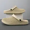 Sapatos com Furos Femininos 2026 Verão Novo Casal Outdoor EVA Solado Macio Respirável Antiderrapante Resistente ao Desgaste Esportivo Sapatos Fechados