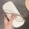 Nuevo marco de gafas de titanio chapado en oro, forma ovalada, ultra ligero, moderno, esencial para celebridades de internet, sin maquillaje para mujer, venta al por mayor desde fabricante de Danyang