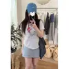 2026 Nuevo Estilo Japonés Lindo Dulce Estampado de Gato KT Camiseta de Manga Corta para Mujer Verano Holgada Versátil Cuello Redondo Top Moderno