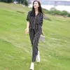 Traje casual de estilo occidental para mujer, moda de verano 2025, nuevo conjunto de dos piezas con camisa de manga corta a rayas y pantalones anchos.