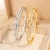 Pulsera de Hebilla de Anillo de Doble Capa de Lujo Ligero con Diseño Completo de Circonita Diamantada, Diseño Único Que Realza el Cutis, Regalo Perfecto para Novias en San Valentín