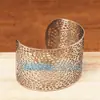 Pulsera abierta de acero inoxidable y acero de titanio, joyería popular europea y americana, con cuentas, se puede usar sola