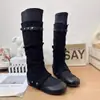 Otoño 2026 Nuevo Estilo Botas de Caballero de Cuero hasta la Rodilla con Hebilla Botas de Caña Alta Moda Femenina Versátiles Aumento Interno Elásticas Adelgazantes