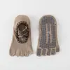 Calcetines de yoga para mujer, estampado de leopardo, diseño de cinco dedos, calcetines profesionales para Pilates, calcetines antideslizantes, calcetines para deportes de interior, con tiras y diseño de punta abierta