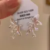 Pendientes Minimalistas de Flor con Circonita para Mujer, Pendientes Versátiles de Gama Alta de Nicho, Elegantes Accesorios para Orejas de Estilo Lujo Ligero de Moda