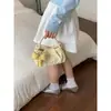 Bolsos exquisitos al por mayor con forma de nube amarilla para mujer, nueva colección de verano 2026, de alta gama, ligeros y elegantes, tipo bandolera