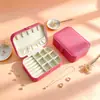 Caja de joyería portátil de stock de fábrica, caja de exhibición de accesorios de gran capacidad con espejo, caja de almacenamiento para aretes de oro, anillos y collares