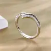 Anillo de Plata de Ley S925 de Nicho Versión Coreana para Mujer, Diseño Abierto Simple en Forma de V con Incrustaciones de Circonita, Anillo Apilable para Dedo Índice o Dedo del Pie