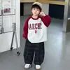 Conjunto de sudadera para niño, nuevo estilo otoño 2026, suéter elegante de manga larga para niños, pantalones casuales a cuadros para primavera y otoño para niños pequeños