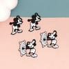 Mickey Vintage DIY Animación Periférico Mickey Mouse Blanco y Negro Accesorios de Joyería Bolsa Ropa Colgante de Gota de Aceite Collar Colgante