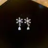 Pendientes Redondos de Copo de Nieve Plateados con Terciopelo para Otoño e Invierno Lujo Accesible Joyería de Nicho Única Pendientes con Diseño de Atmósfera Dulce para Mujer