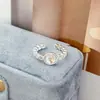 Anel Aberto Flor de Renda Zircônia Recortada Anel de Dedo Indicador Elegante e Fashion Acessível Luxo de Nicho Anel de Alta Qualidade