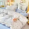 Juego de cuatro piezas de algodón acolchado fresco y sencillo estilo Ins, ultra suave para dormir sin nada, estampado floral estilo pastoral, juego de tres piezas para dormitorio, funda de edredón de gasa de doble capa