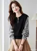 Camiseta de Manga Larga Rayada para Mujer, Nuevo Estilo Primavera y Otoño 2026, Falsa Prenda de Dos Piezas con Diseño Elegante, Top Versátil de Cuello Redondo con Media Cremallera
