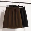 Roupas Femininas Plus Size para Mulheres Gordas Outono Novo Estilo 2025 Moda e Versátil Efeito Emagrecedor Cintura Elástica Saia de Lã de Comprimento Médio Saia Curta para Mulheres