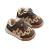 Zapatos de caminar unisex para bebé anti-patadas con suelas blandas, nueva colección otoño 2026, zapatillas deportivas para bebés e infantes, antideslizantes, estilo coreano