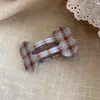 Pinza para el pelo ovalada geométrica de acrílico estilo coreano con lunares, con un diseño único y elegante, perfecta para uso casual, para ir al trabajo y como accesorio versátil para el cabello.