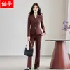 Venta al por mayor transfronteriza de conjunto de dos piezas para mujer: chaqueta de traje de negocios de manga larga con cuello en V marrón y pantalones de pierna ancha, nuevo para otoño e invierno