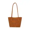 Bolsa de Ombro Cesta Tecida Vazada em Couro Macio Estilo Coreano para Mulheres, Bolsa de Mão Tote de Ombro Elegante de Nicho para Férias