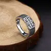Anillo de Artesanía Exquisita Jade Hong Design, Anillo con Patrón de Hierba Tang, Anillo Abierto Vintage Moderno, Venta Directa del Fabricante de Joyería